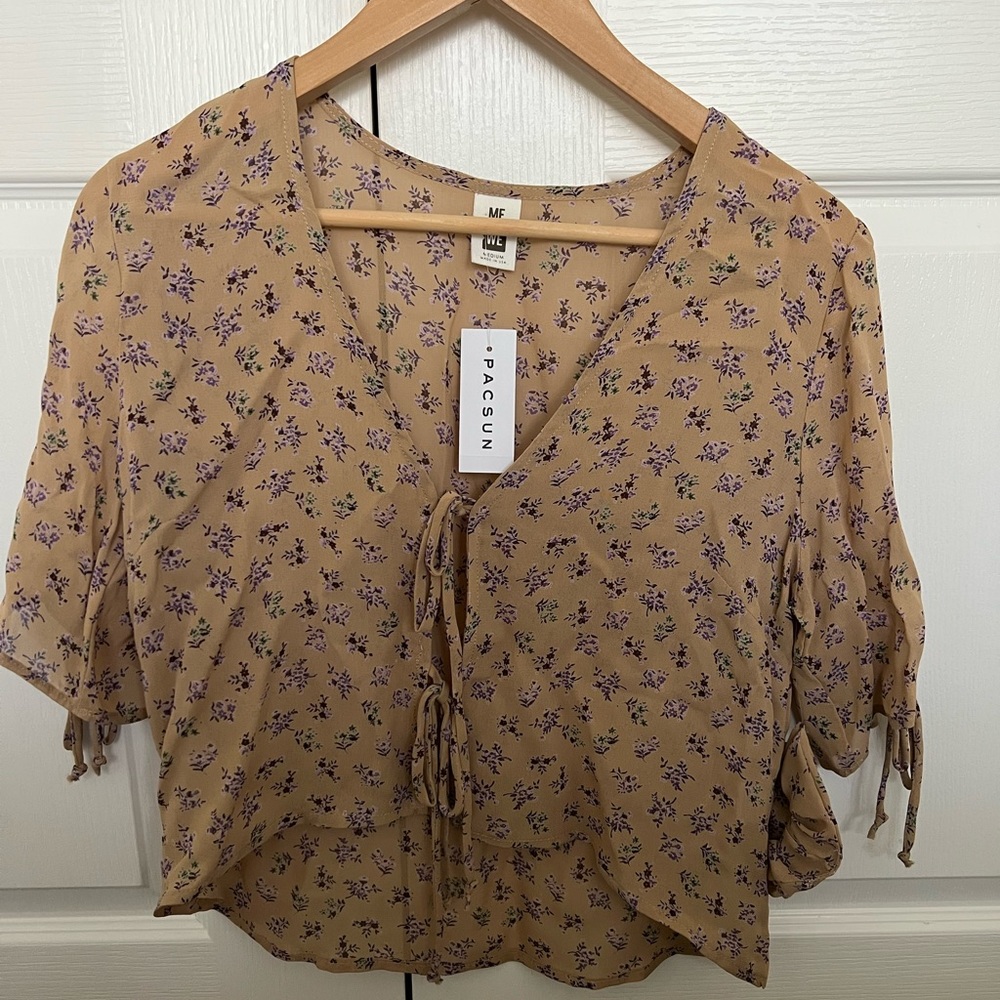 PACSUN: brown floral blouse w/ matching scrunchie
